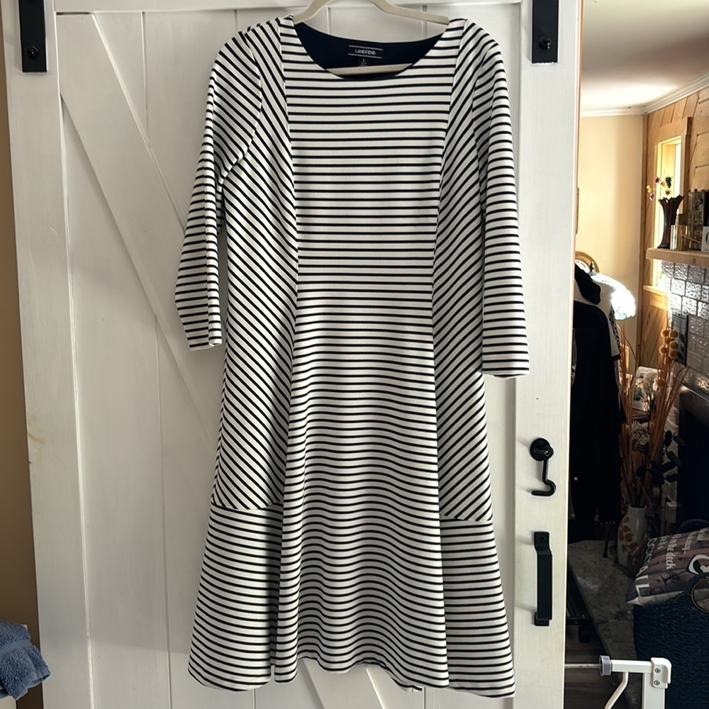 Lands’End 3/4 sleeve Ponte fit flare,VERY dark blue & white dress size L (14/16)